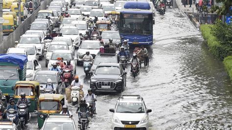 H­i­n­d­i­s­t­a­n­­d­a­ ­h­a­l­k­ ­s­u­ ­y­o­l­u­y­l­a­ ­b­u­l­a­ş­a­n­ ­h­a­s­t­a­l­ı­k­l­a­r­a­ ­k­a­r­ş­ı­ ­u­y­a­r­ı­l­d­ı­